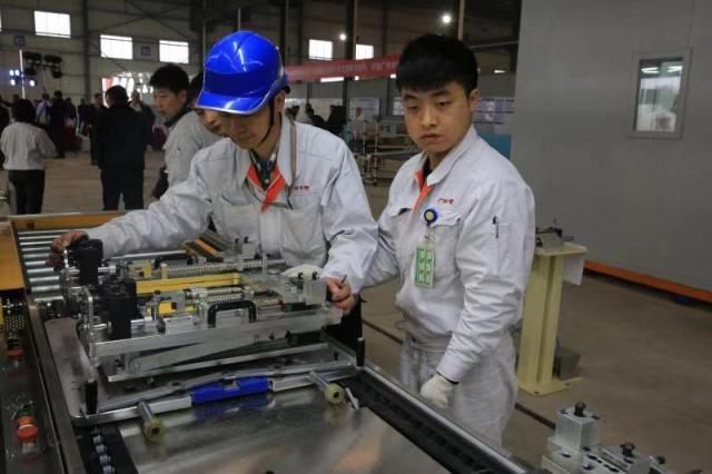 宜昌汽车产业园首个汽车零部件项目产品在猇亭下线